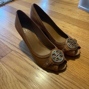 Tory Burch size 7 brown heels